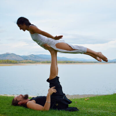 Noa Yoga y Acroyoga Hoyos Cáceres‎